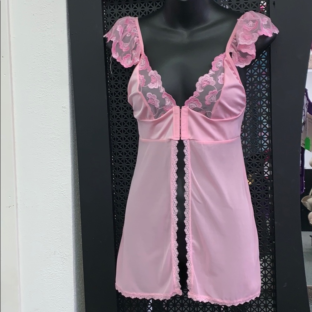 Open front closure babydoll